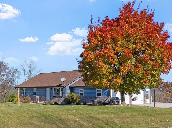 W8806 Hickory DRIVE, Glenbeulah, WI 53023