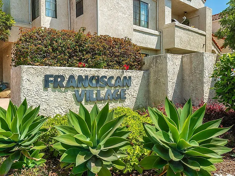 1260 Franciscan Ct #6 — Photo 5