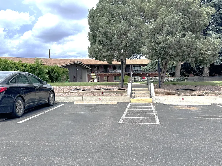 434 Valley Hi Cir #B24 — Photo 38