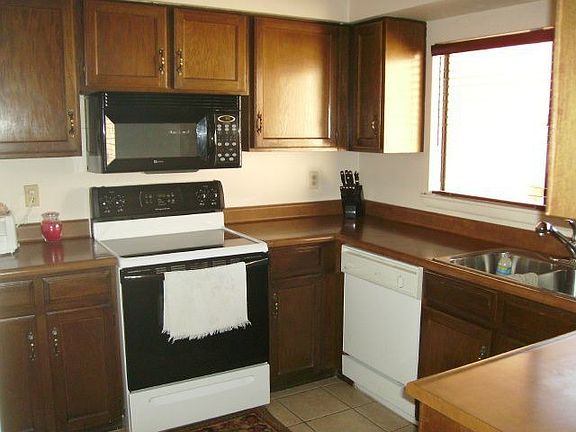 3rd image of 7413 Raymond Dr NE