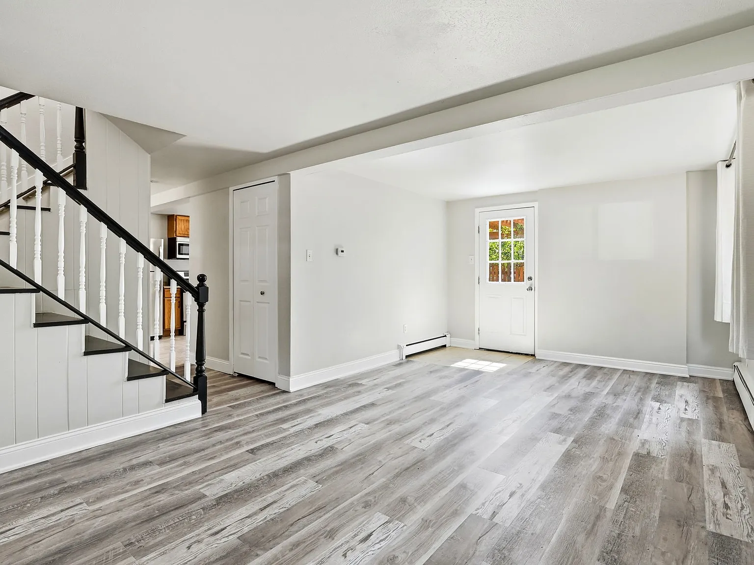 Elmwood Dr 241 LP/Curd-Hieronymus - 1 — Photo 4