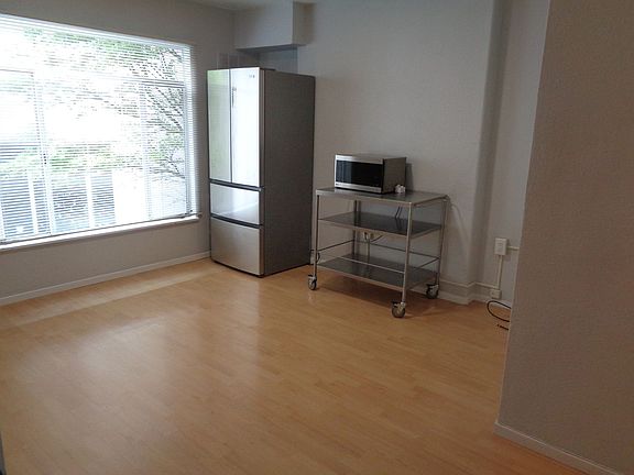 3rd image of 2936 14th Ave #101