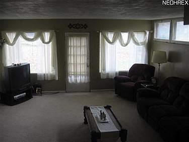 4th image of 1850 Oak St