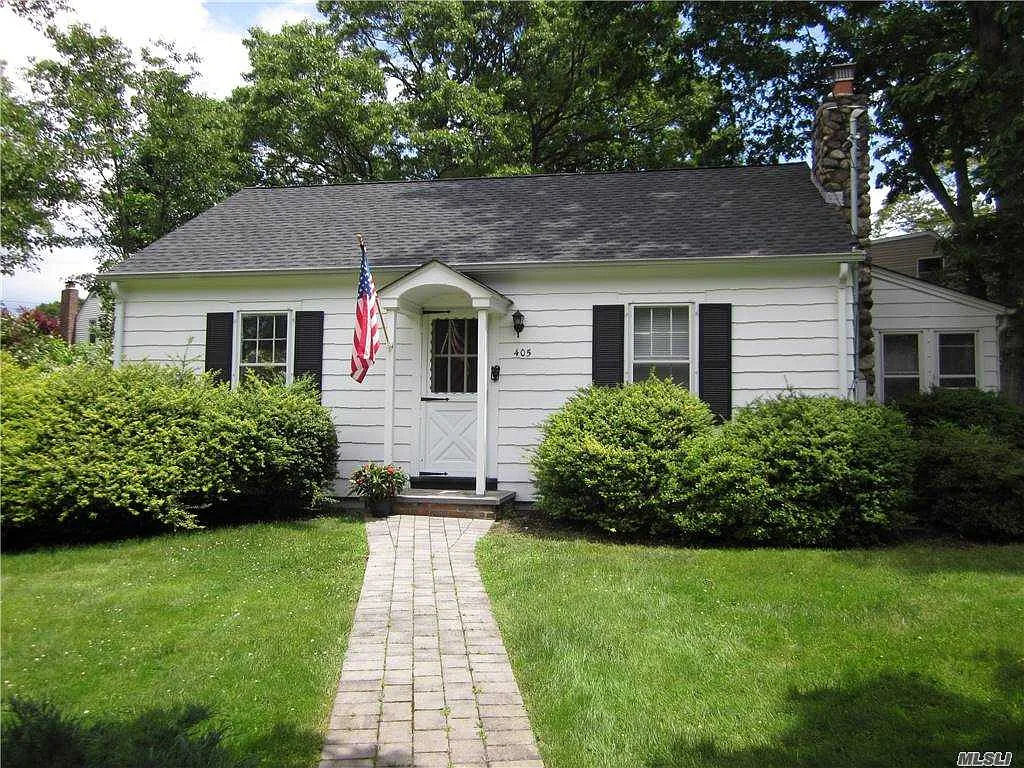 405 Washington Dr photo 1