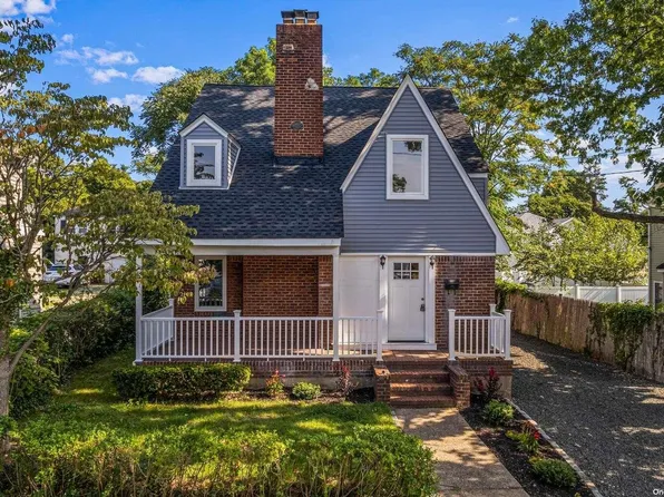 13 Wansor Avenue, Bayville, NY 11709