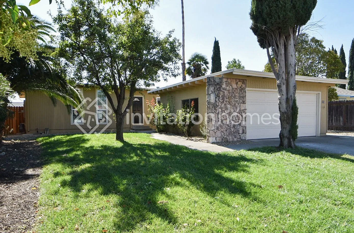 435 Begonia Blvd photo 1