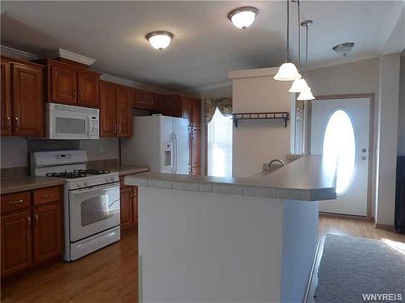 3rd image of 4681 Hampstead Dr