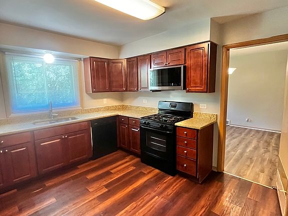 5th image of 2543 Oakwood Dr