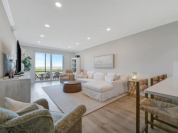 2nd image of 850 TIDEWATER SHORES LOOP #105