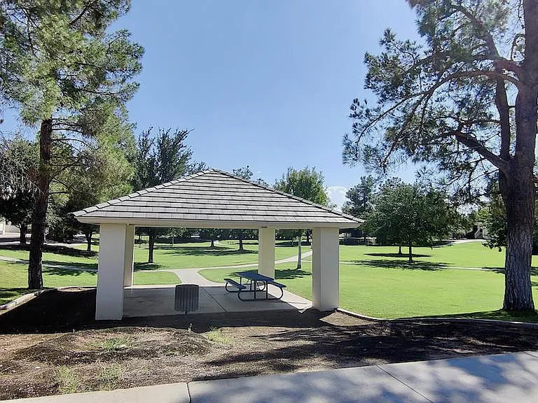 1114 N Madrid Ln — Photo 4