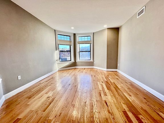 5th image of 1916 Beacon St #2B