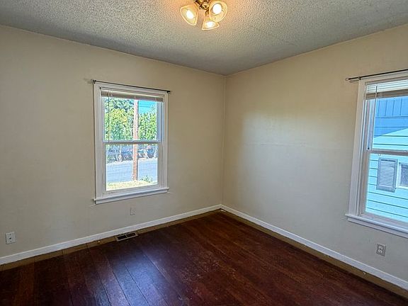 3rd image of 1845 Lakeview Ave