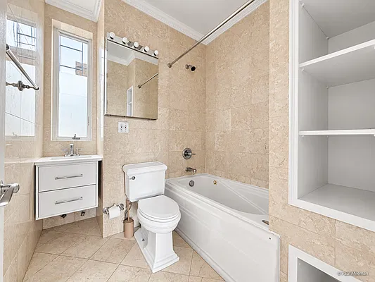 Bathroom, photo 2