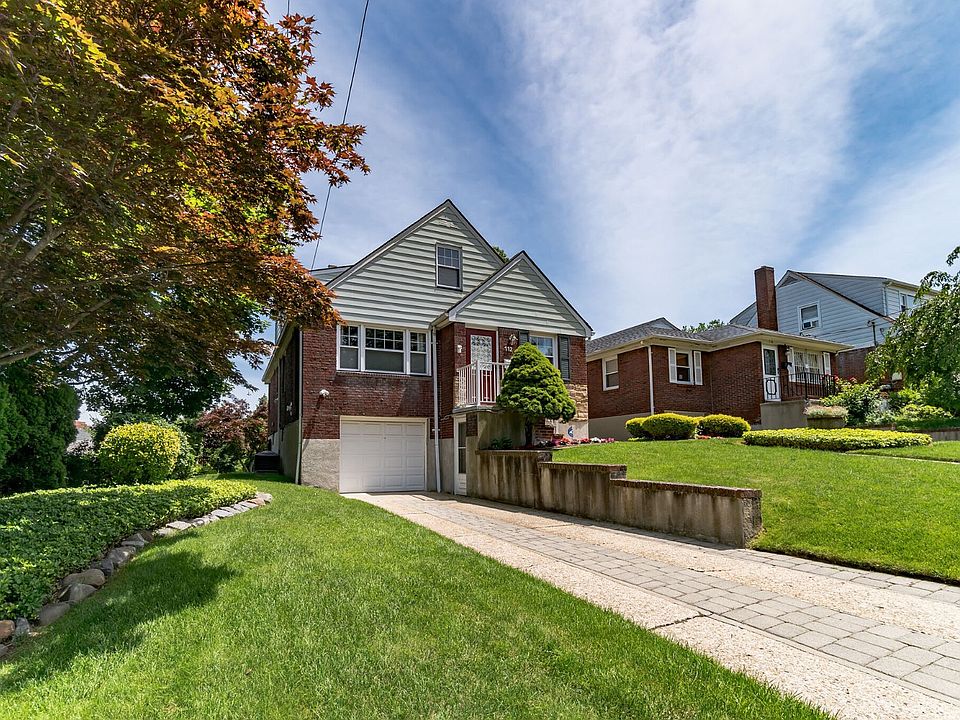 1st image of 112 Oxford Pl