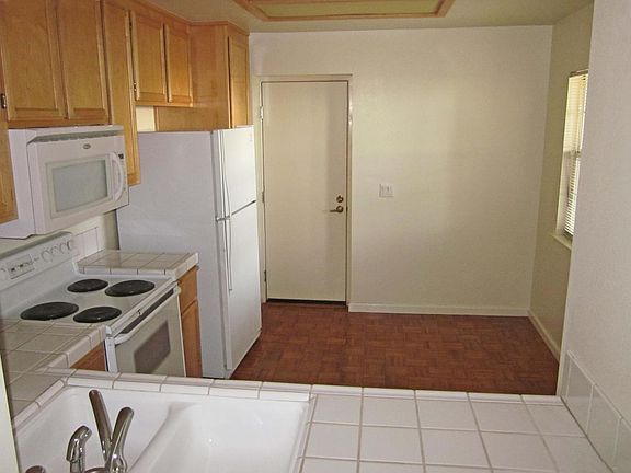 3rd image of 2304 Dolphin Dr