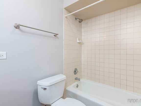 2nd image of 440 S Slusser St #5