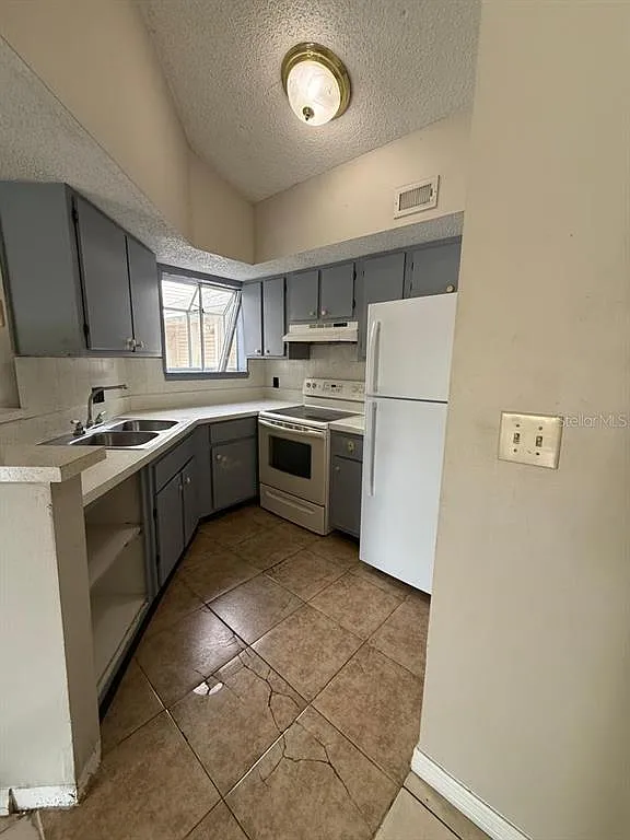 2 bed, 2.0 bath, 864 sqft, $1,550 — Photo 4