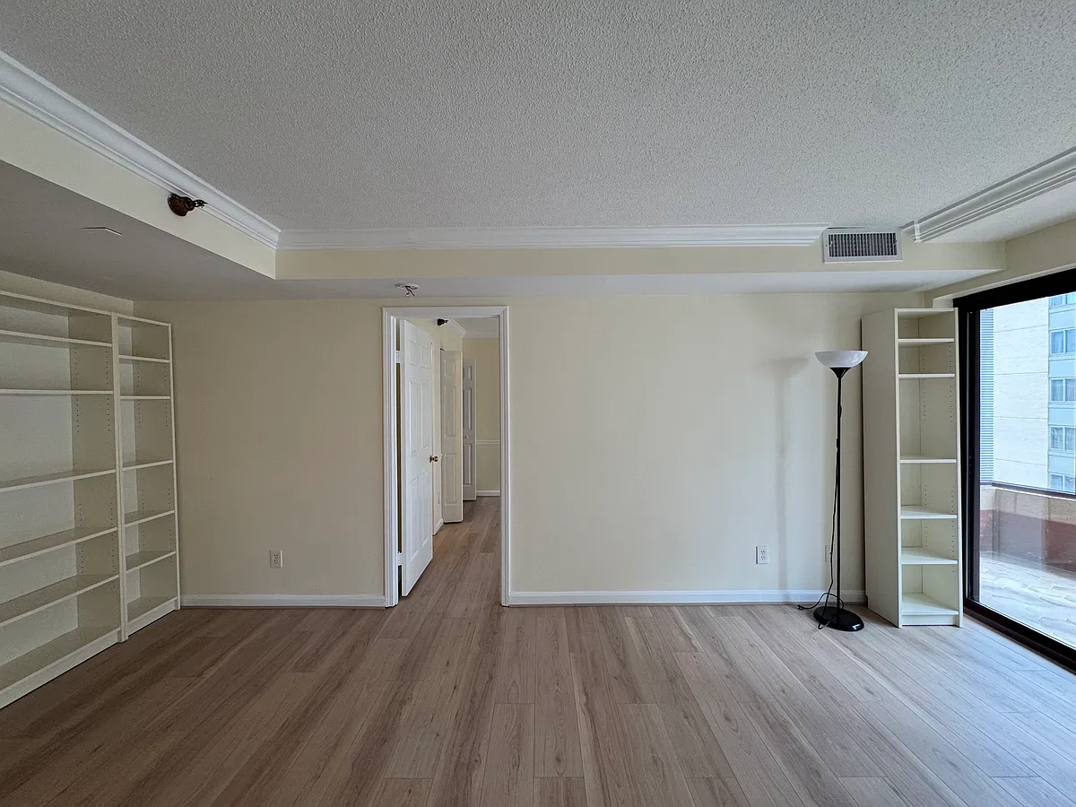 Living Room - 2400 Clarendon Blvd #706