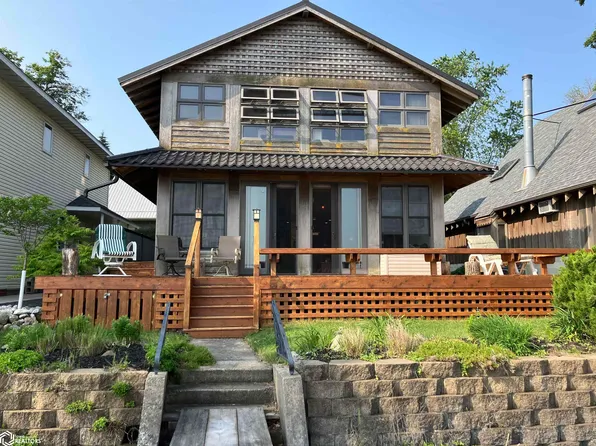 15340 5th St, Clear Lake, IA 50428