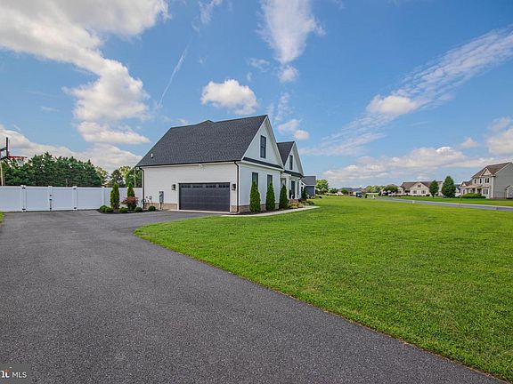 4th image of 27152 Equestrian Dr