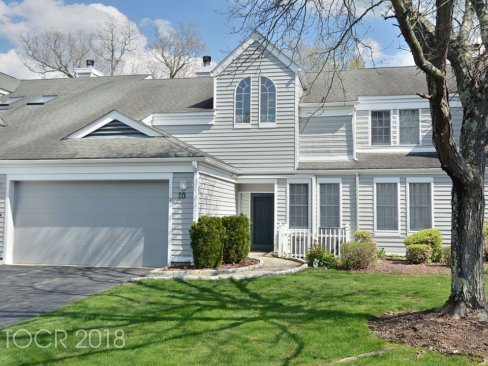 1st image of 10 Woodlands Dr