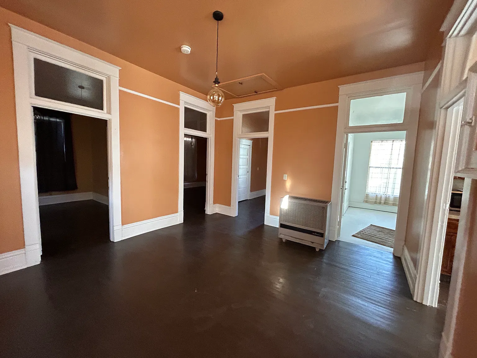 3 bed, 1100 sqft, $1,450 — Photo 2