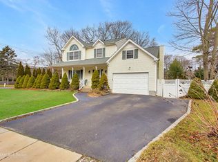 853 Wall St, Bohemia, NY 11716