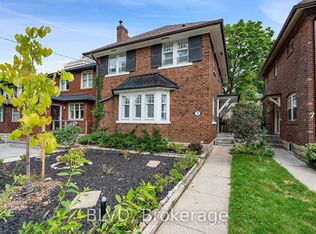 9 Maxwell Ave, Toronto, ON M5P 2B4