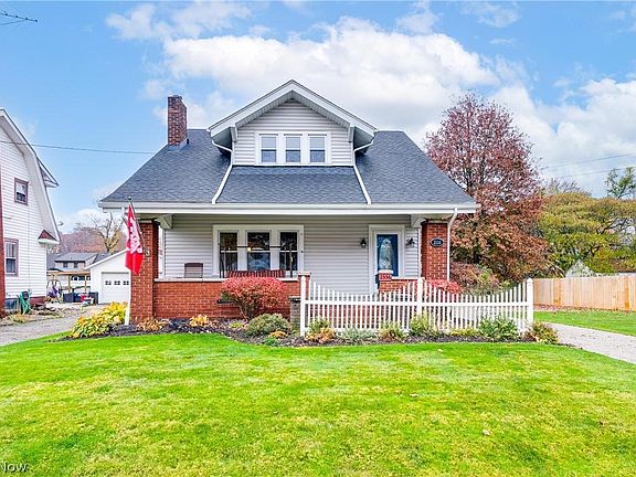 4th image of 2556 Ardwell Ave