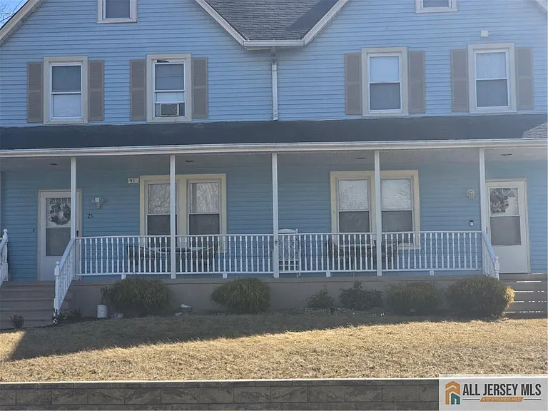 23 Maple St — Photo 2