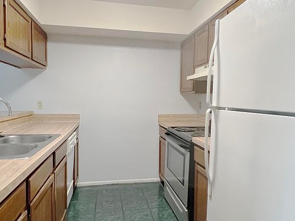 5th image of 2805 Hunt Club Ln