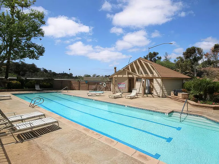 4531 Chateau Dr — Photo 25