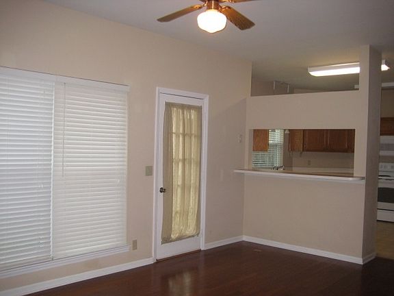 4th image of 413 Barkley Ct