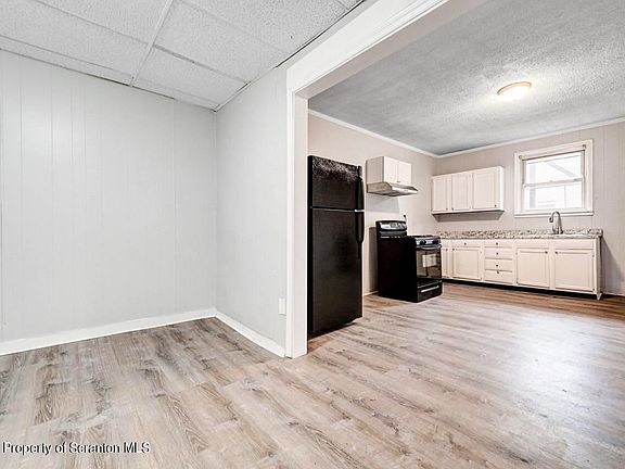 4th image of 152 N Washington St #3