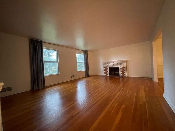 4th image of 3637 38th St N