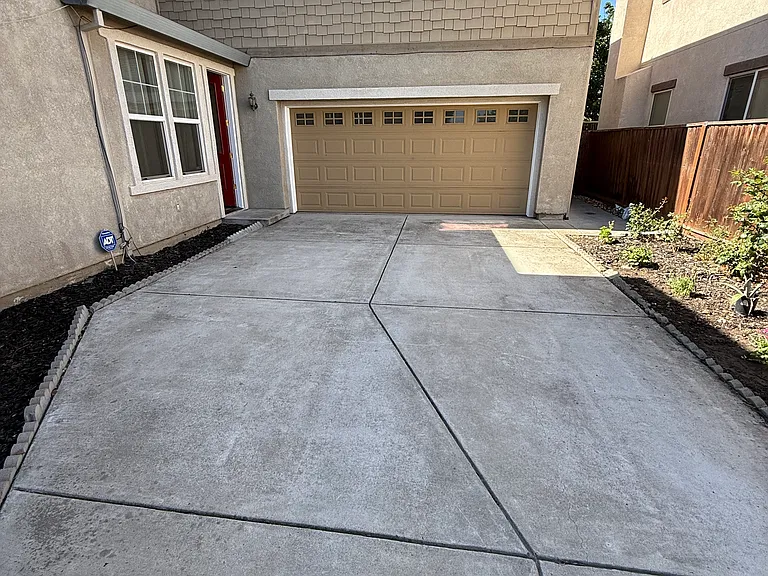 2912 Safford Ave — Photo 4