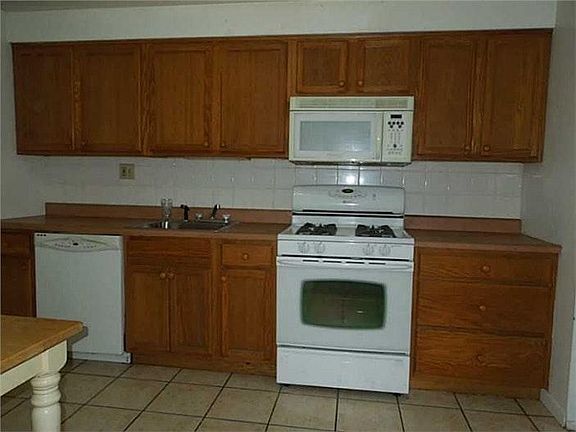 2nd image of 123 Fox Chase Dr