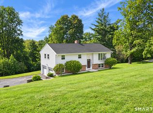 3 Holly Ln, Brookfield, CT 06804