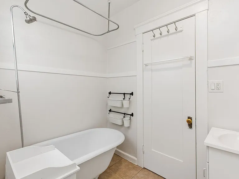 Grandview Apartments — Photo 15