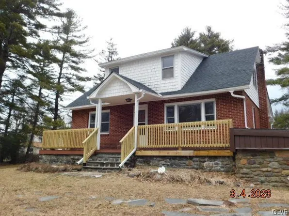 107 Agate Way, Swiftwater, PA 18370