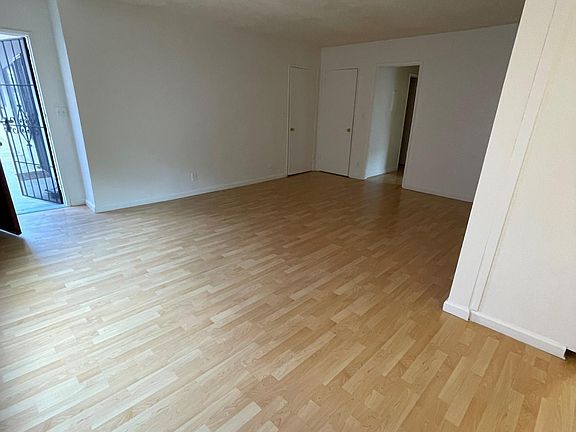 3rd image of 1933 Tamarind Ave APT 5