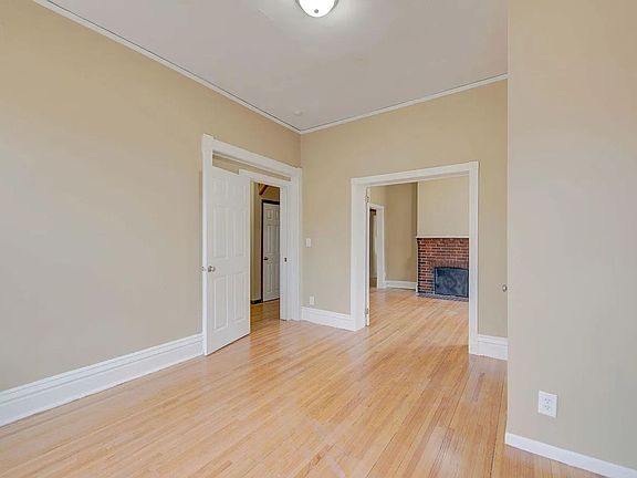 4th image of 548 Minnehaha Ave E APT 1