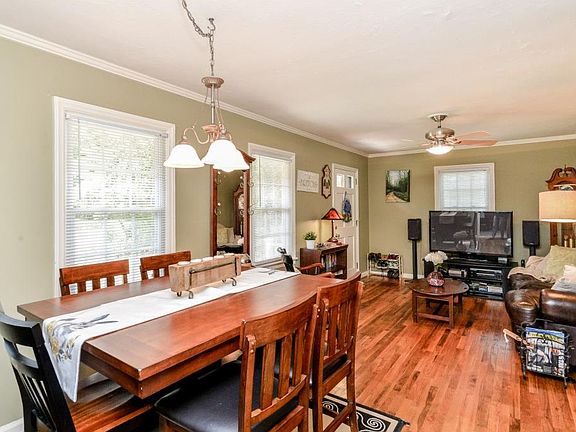 5th image of 952 Sharon Cir SE