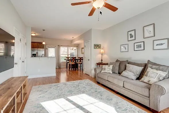 2043 Pinecrest Dr — Photo 3