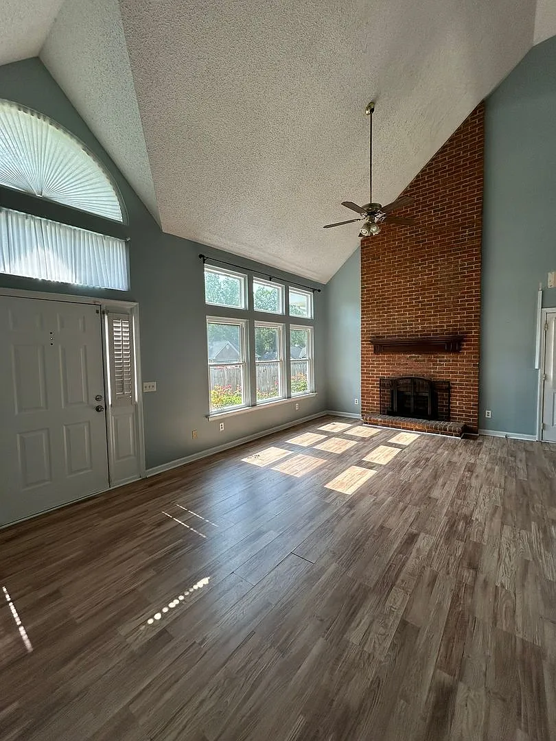 133 Darby Way — Photo 3