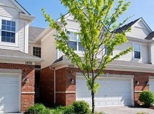 1678 Buckingham Dr, Des Plaines, IL 60018