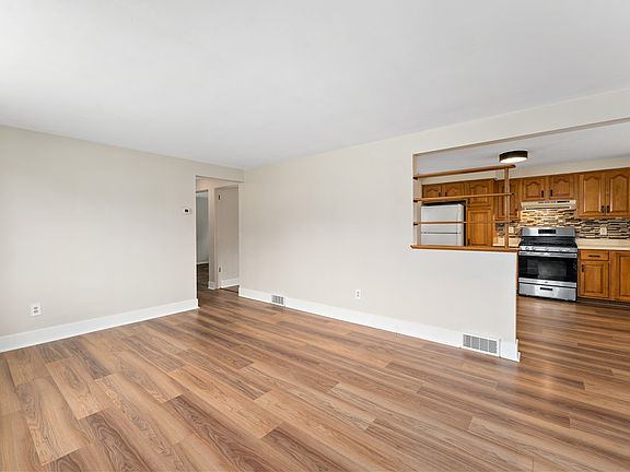 3rd image of 111 Teal Dr