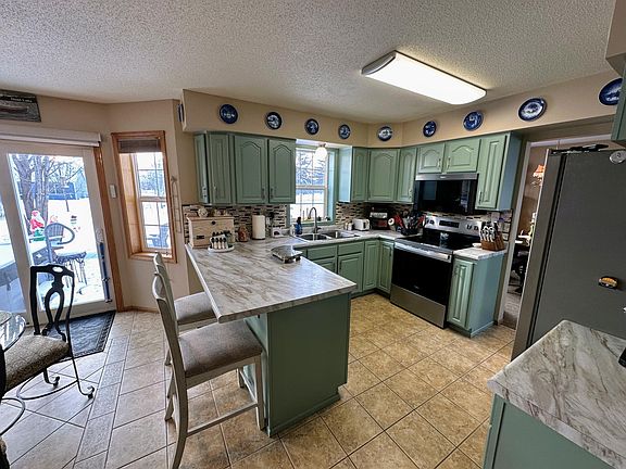 3rd image of 420 7th St NE