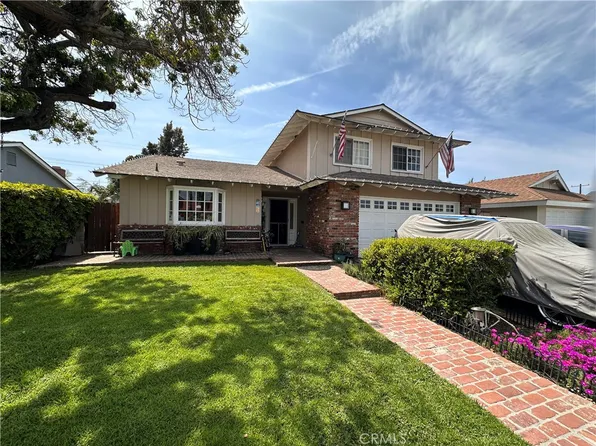 9392 Greenwich Dr, Huntington Beach, CA 92646