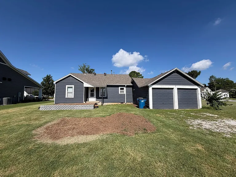 403 SW East St — Photo 8
